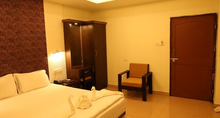 Hotel Marina Manor Room Type - Deluxe Room