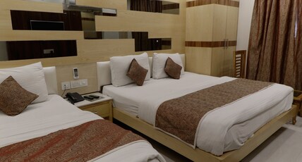 Hotel Star Shine Room Type - Triple Bed Room with AC