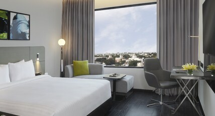 Novotel Chennai Chamiers Road Room Type - Superior Room with 1 king-size bed 