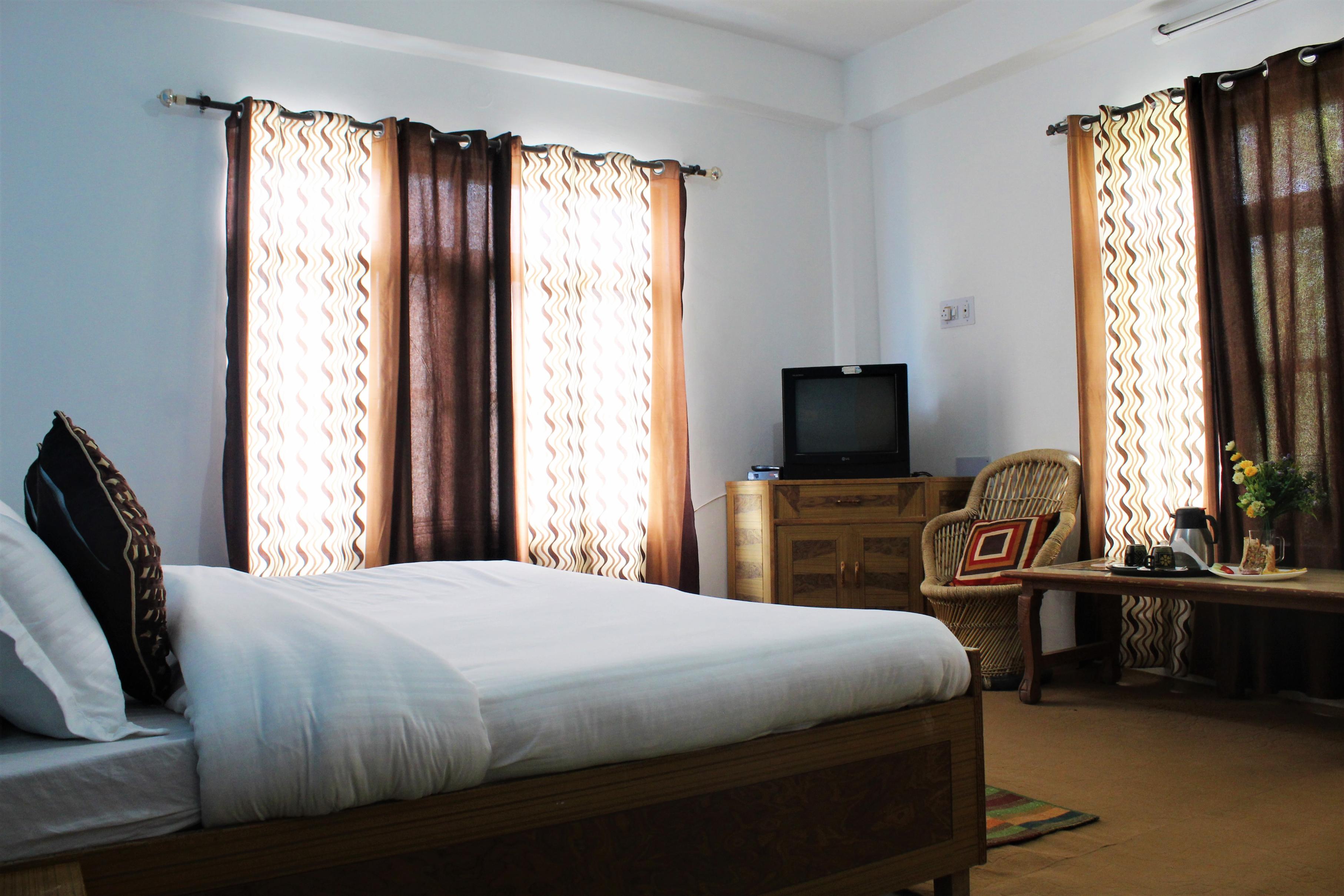 Winter White Hotel and Restaurant