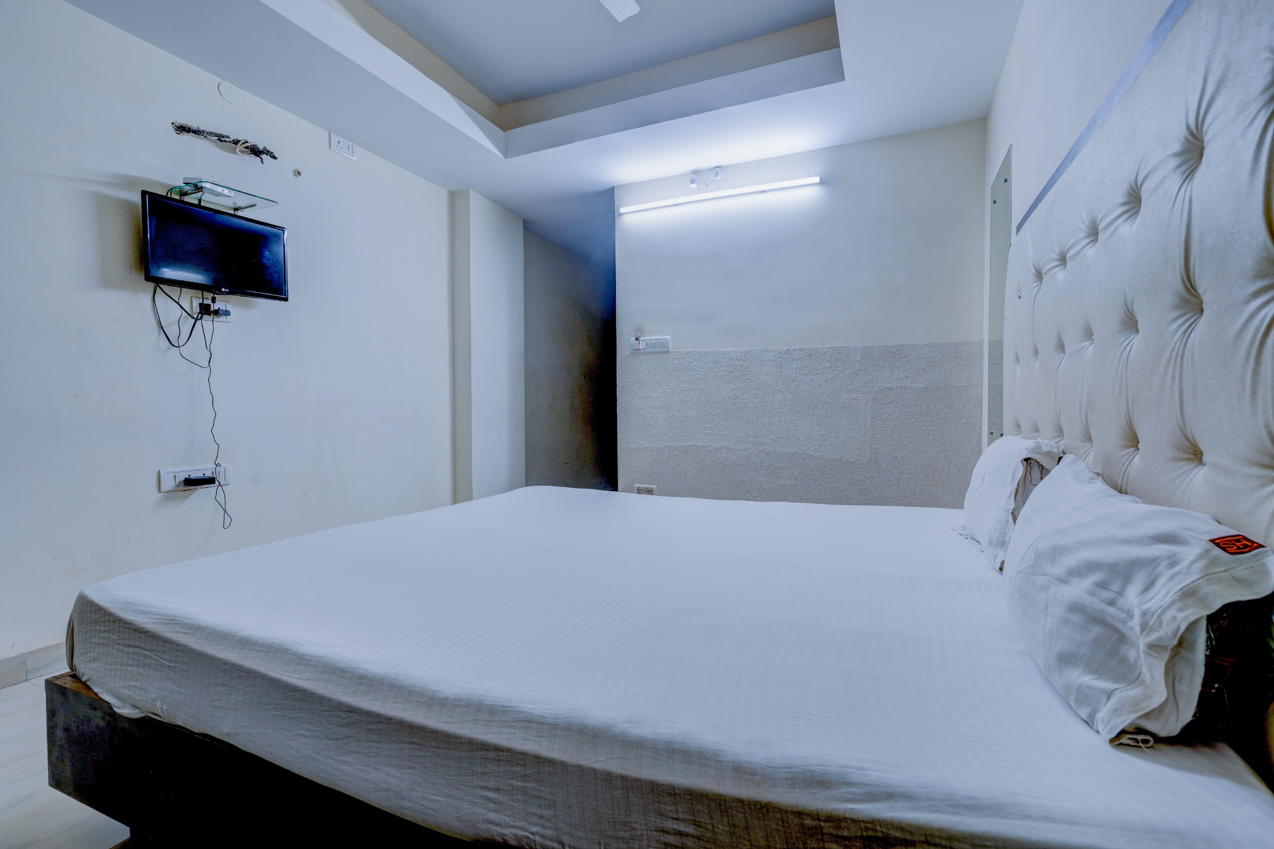 Hotel Swarn - Tap to explore photos