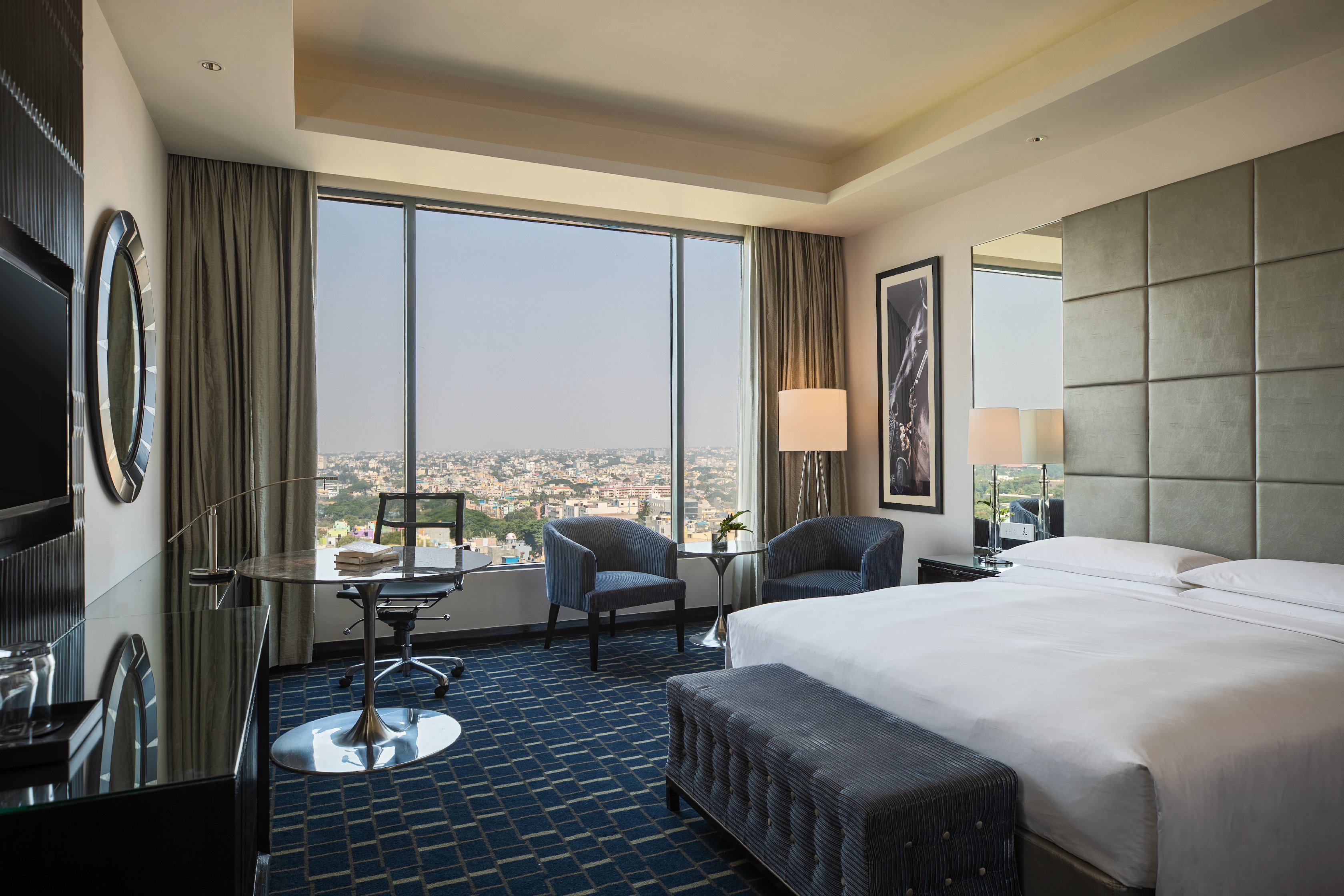 Renaissance Bengaluru Race Course Hotel Room Type - Guest Room, 1 King Bed with Bathtub