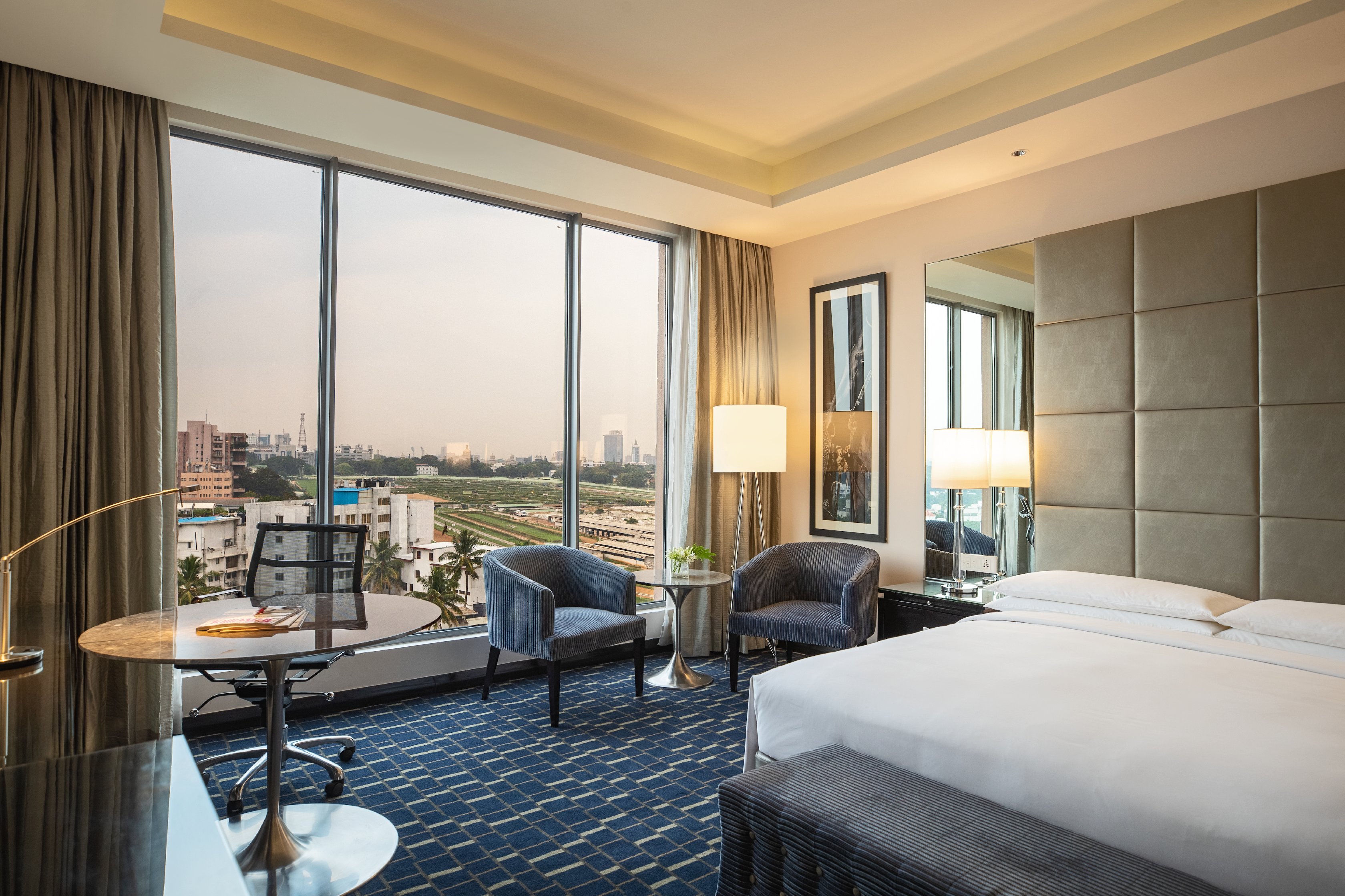 Renaissance Bengaluru Race Course Hotel Room Type - Guest Room, 1 King Bed, Race Course View, with Bathtub