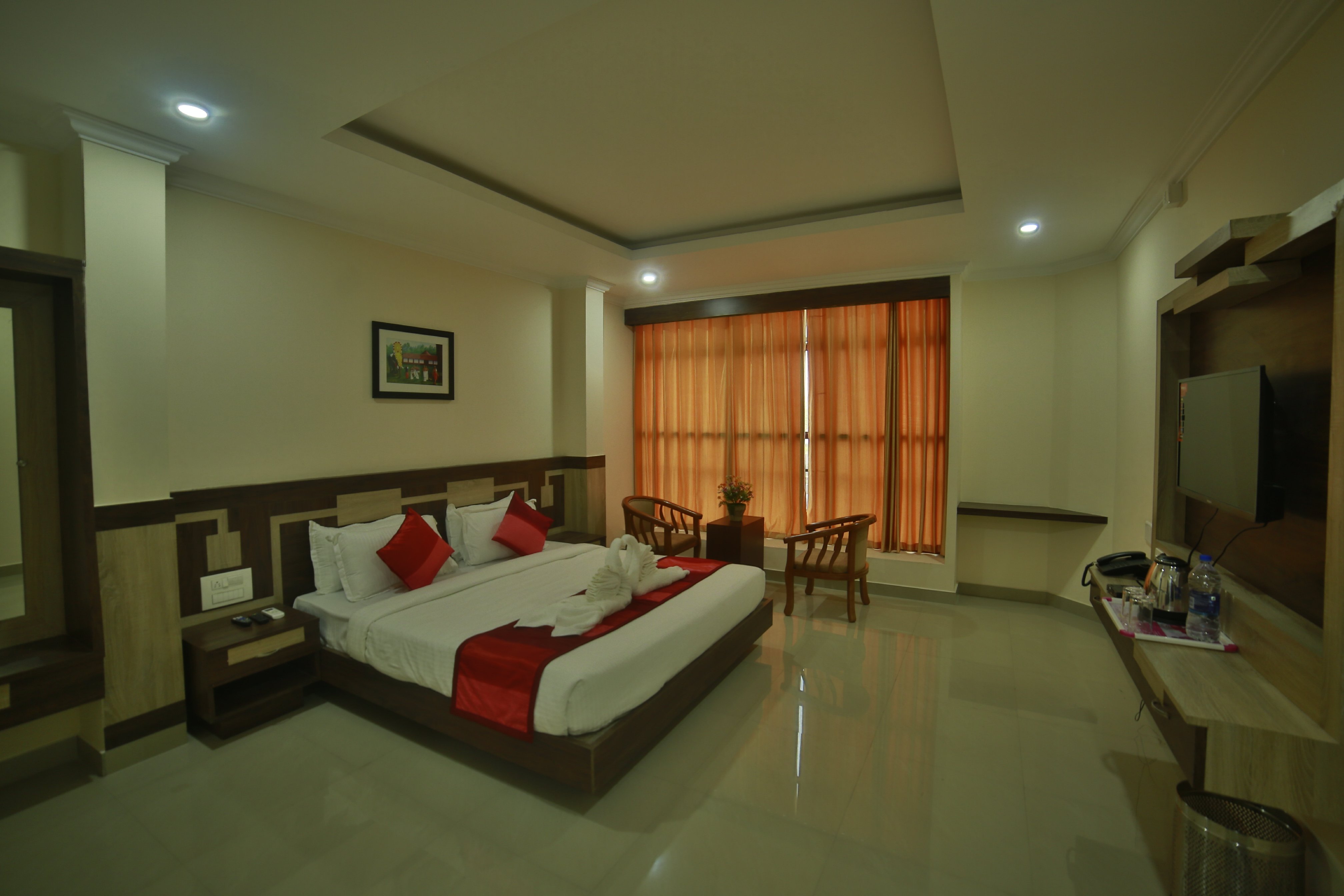 Hotel Horizon International - Tap to explore photos