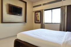 Hotel Sai Sparsh (Newly Renovated) - 150 Meters from Saibaba Temple