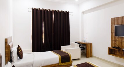 Hotel The Elite Inn Room Type - Royal Deluxe Twin Bed Room