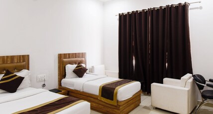 Hotel The Elite Inn Room Type - Royal Deluxe Twin Bed Room