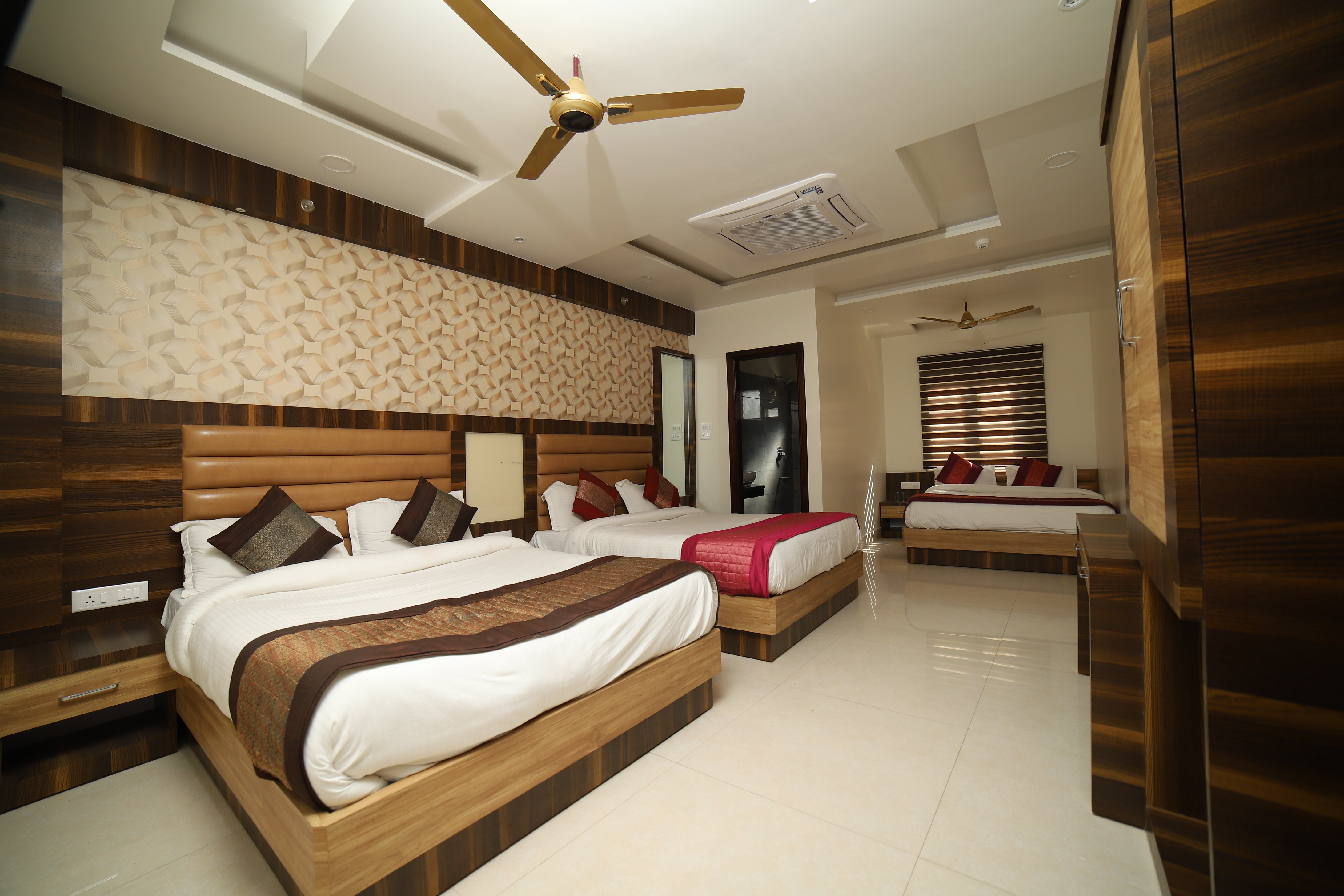 Om Sai B&B Room Type - DELUXE SIX BED