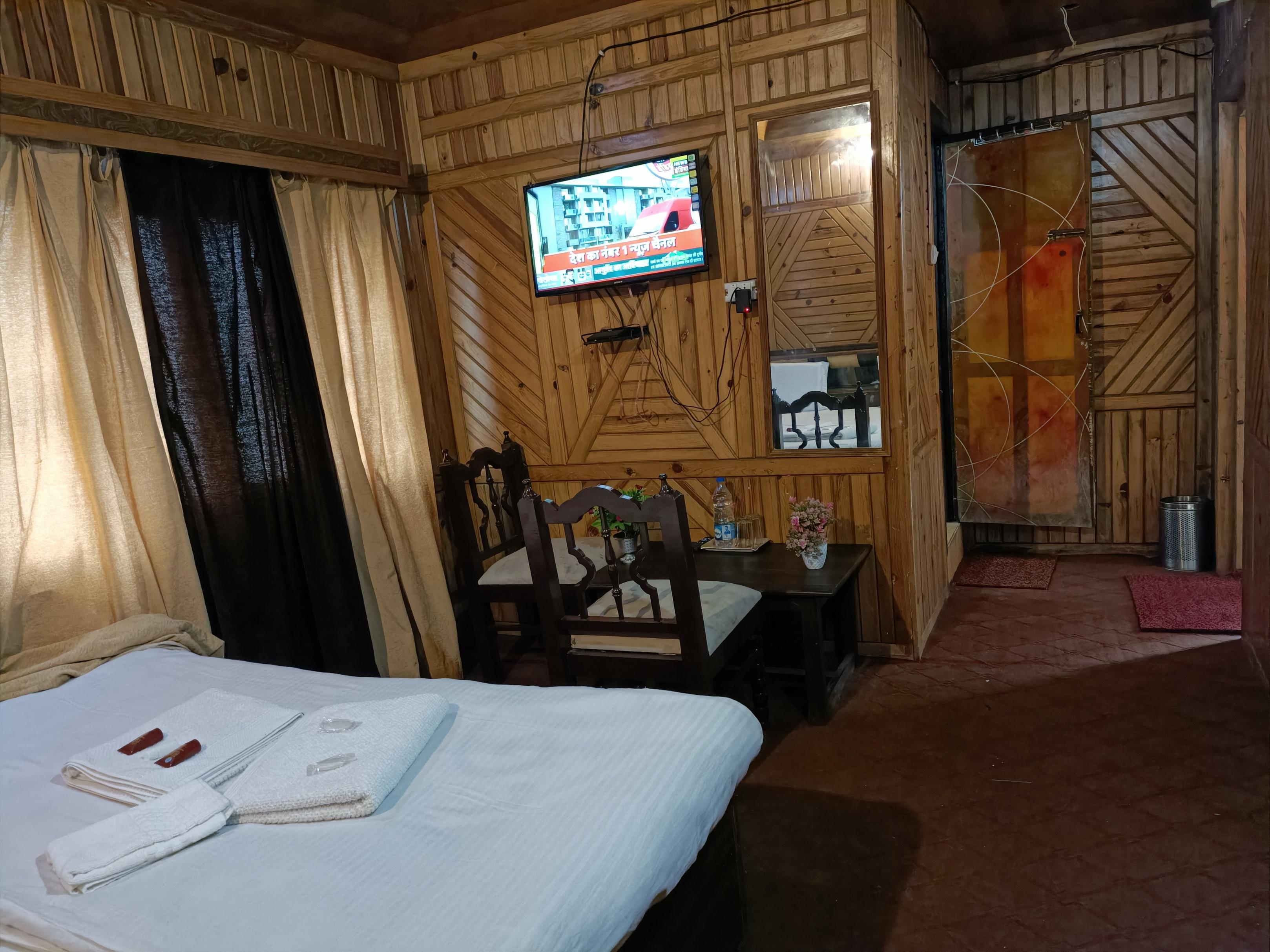 Nakshtra Inn Room Type - Deluxe Room