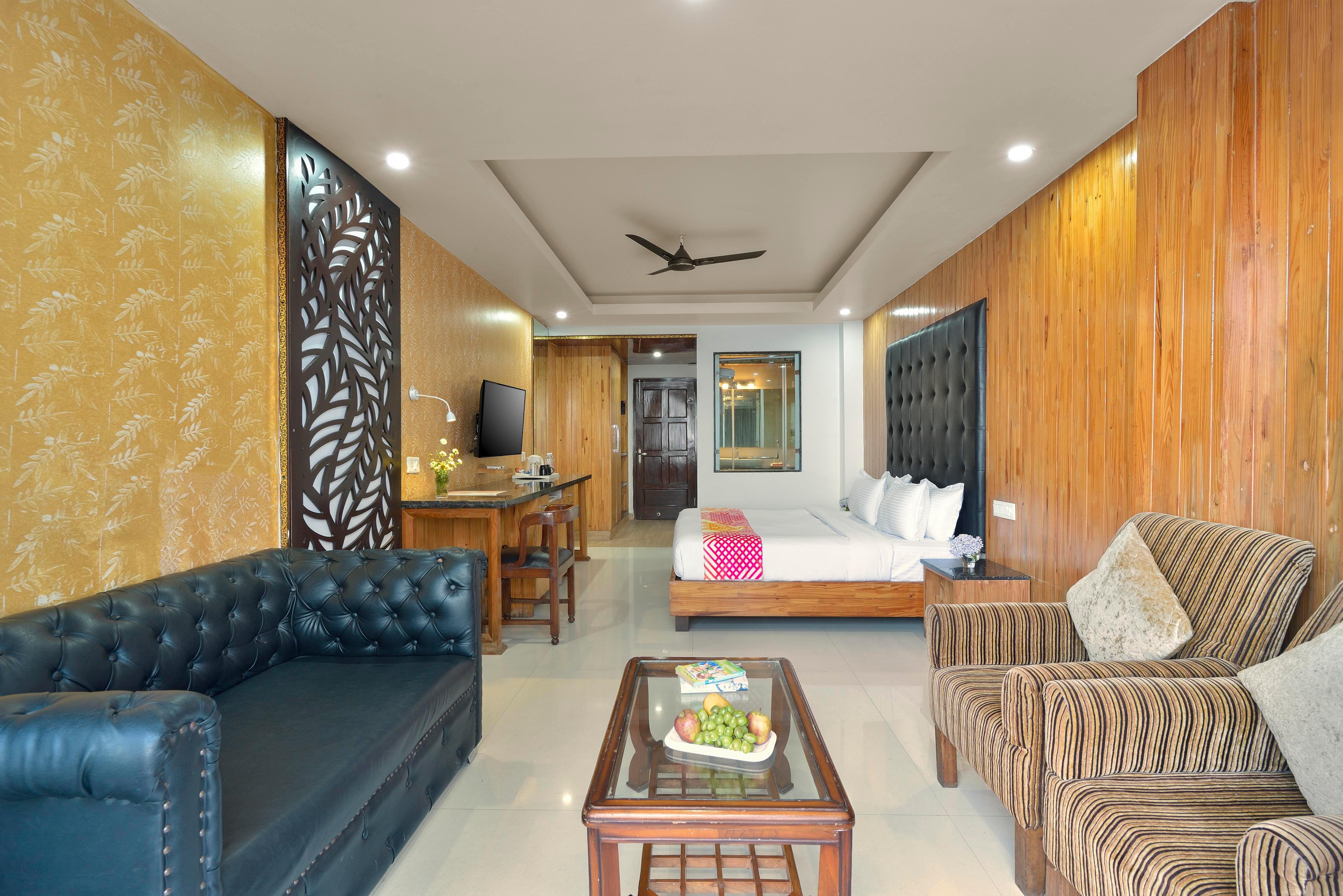 Ginger Lansdowne, Mall Road Room Type - D-Luxe King Room with Balcony and Swing