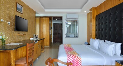 Ginger Lansdowne, Mall Road Room Type - D-Luxe King Room with Balcony