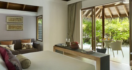 Dusit Thani Maldives Room Type - Beach Plunge Pool Villa, 122sqm, Beachfront, Butler Service, Sunset view