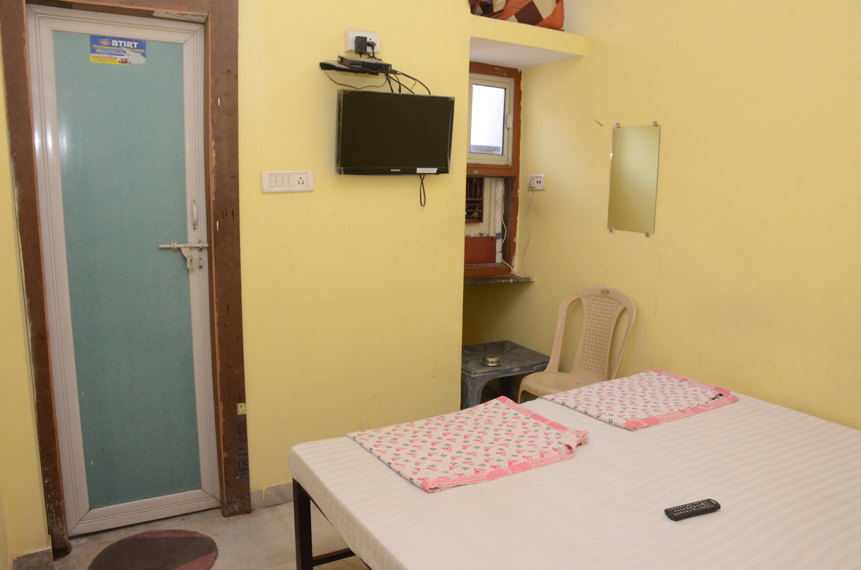Hotel Royal Shahdol - Tap to explore photos