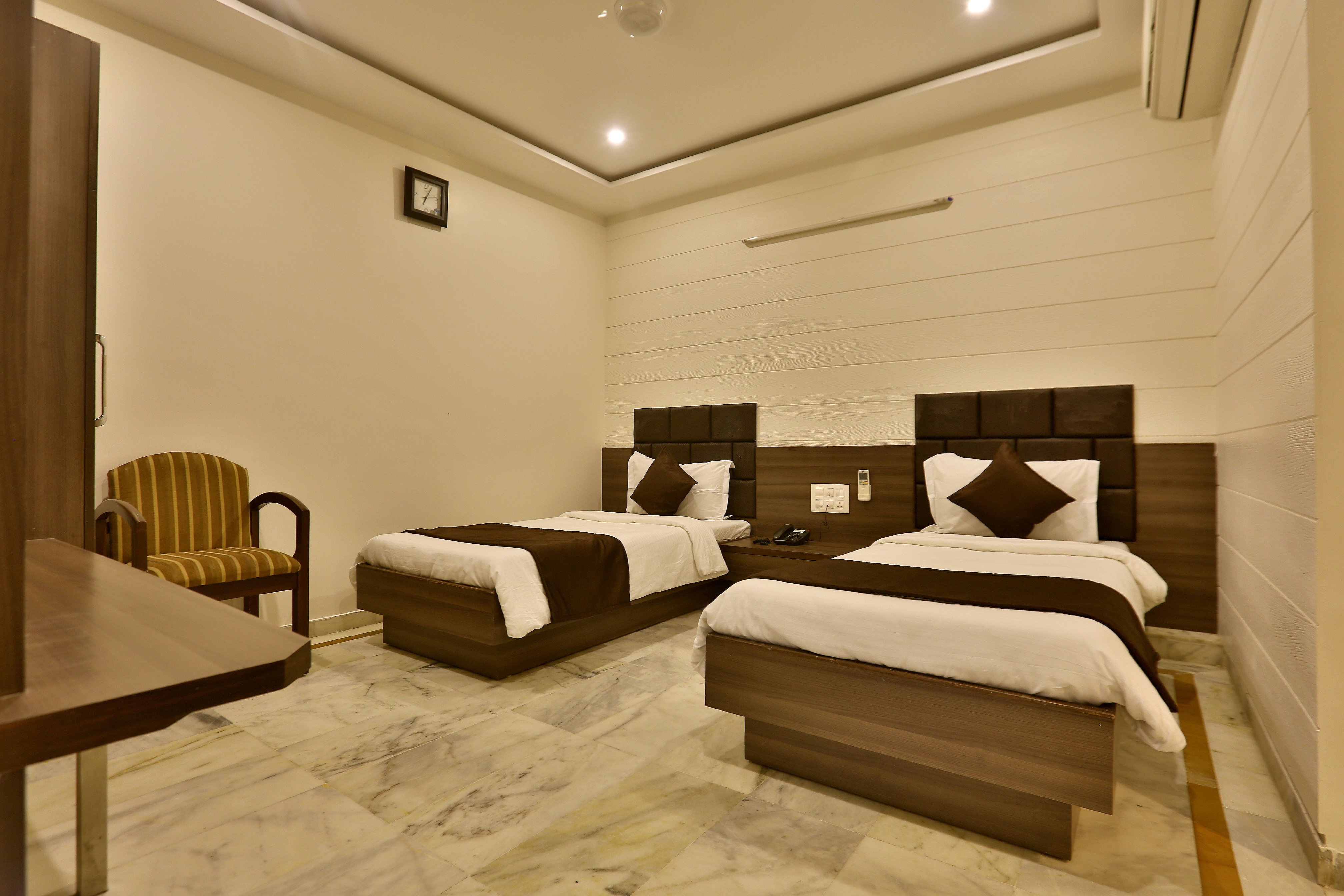 Hotel Kamran Palace - Tap to explore photos