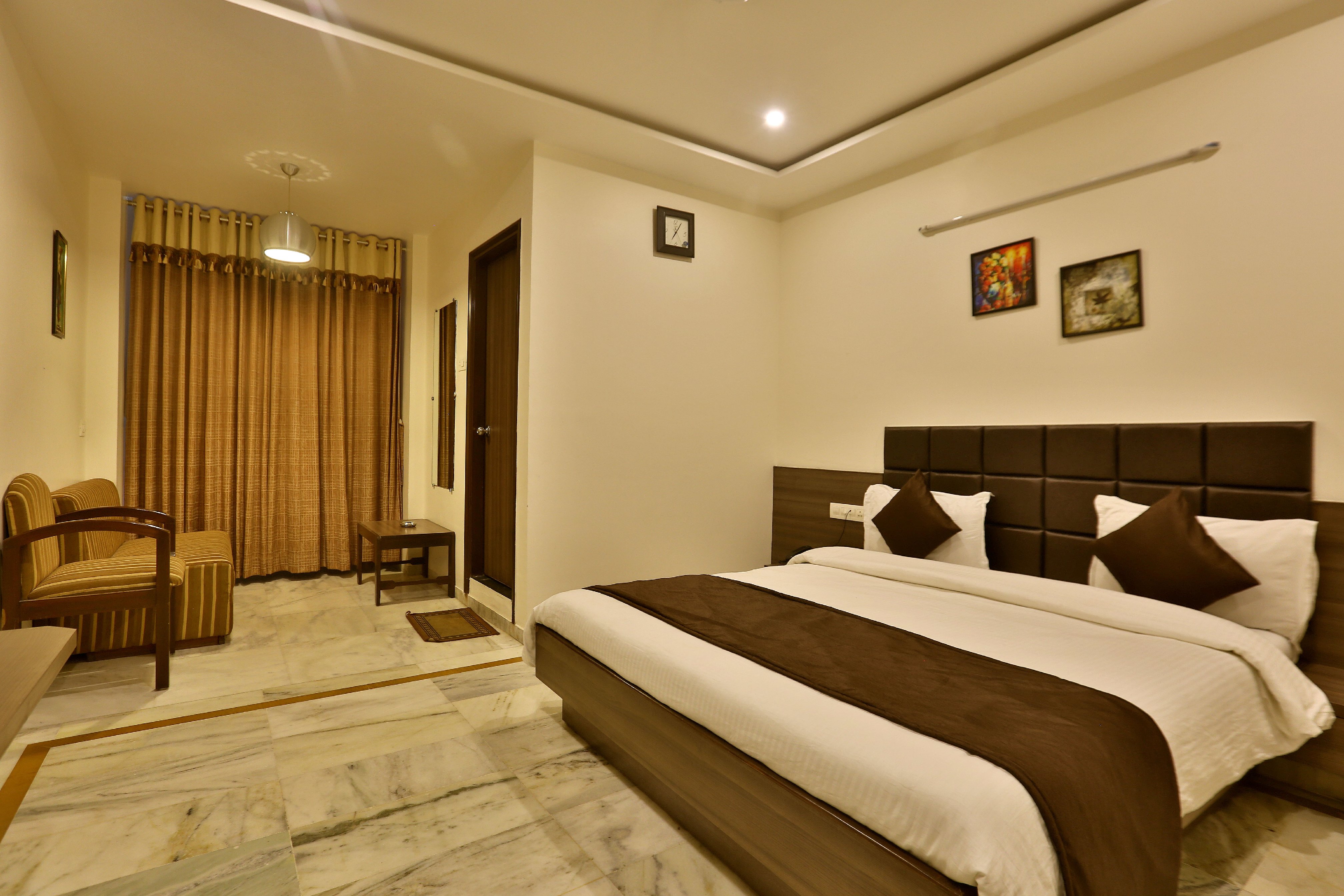 Hotel Kamran Palace Room Type - Premium Room