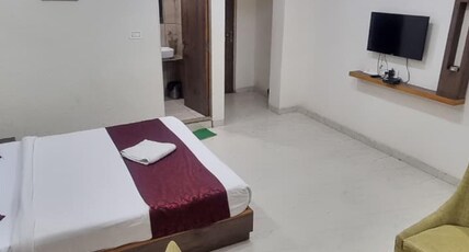 Hotel Silver Pearl Room Type - SUPER DELUXE KING or TWIN BED ROOM