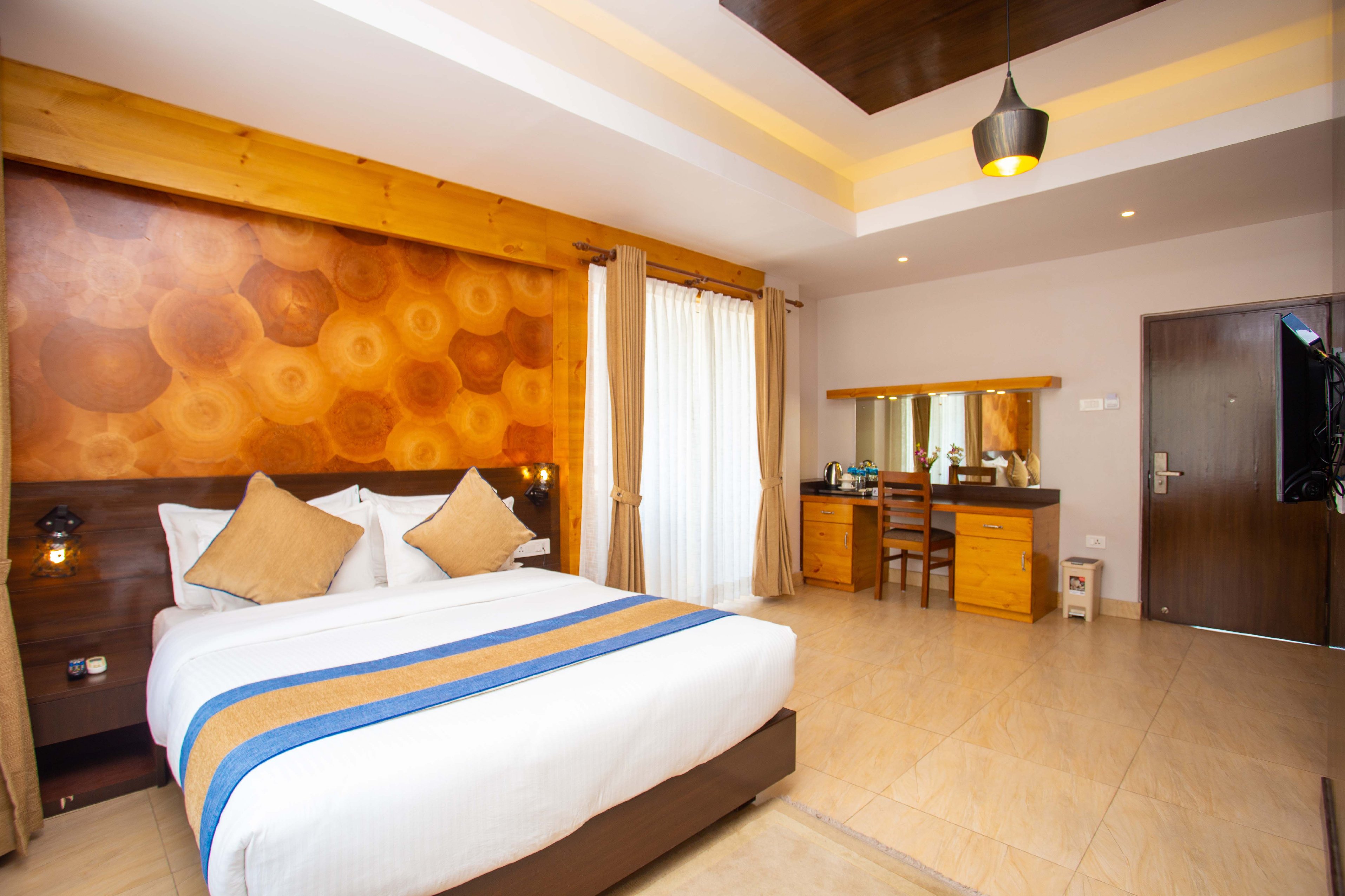 Hotel Lake Paradise Room Type - Deluxe Double Room