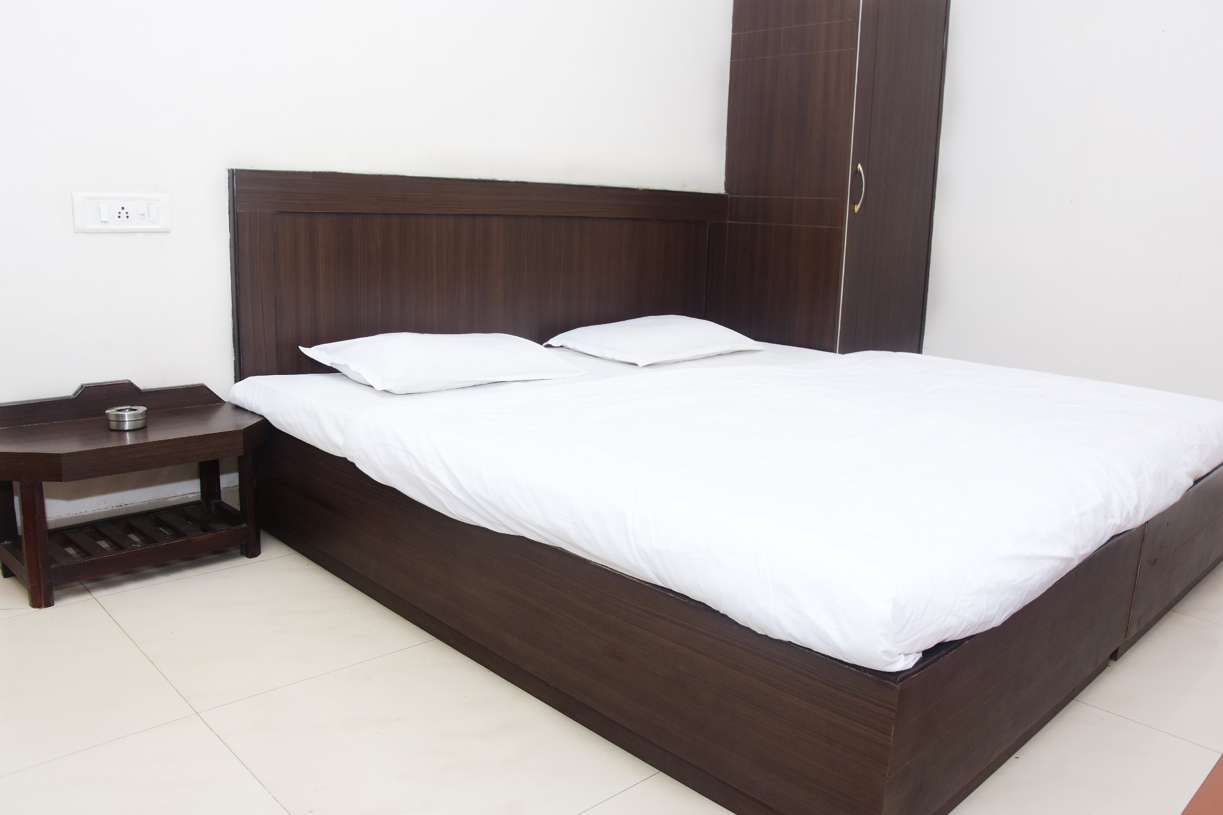 Hotel Shubham Room Type - Deluxe  Non-A/c