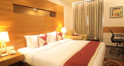 Hotel LA New Delhi Room Type - Superior King Room