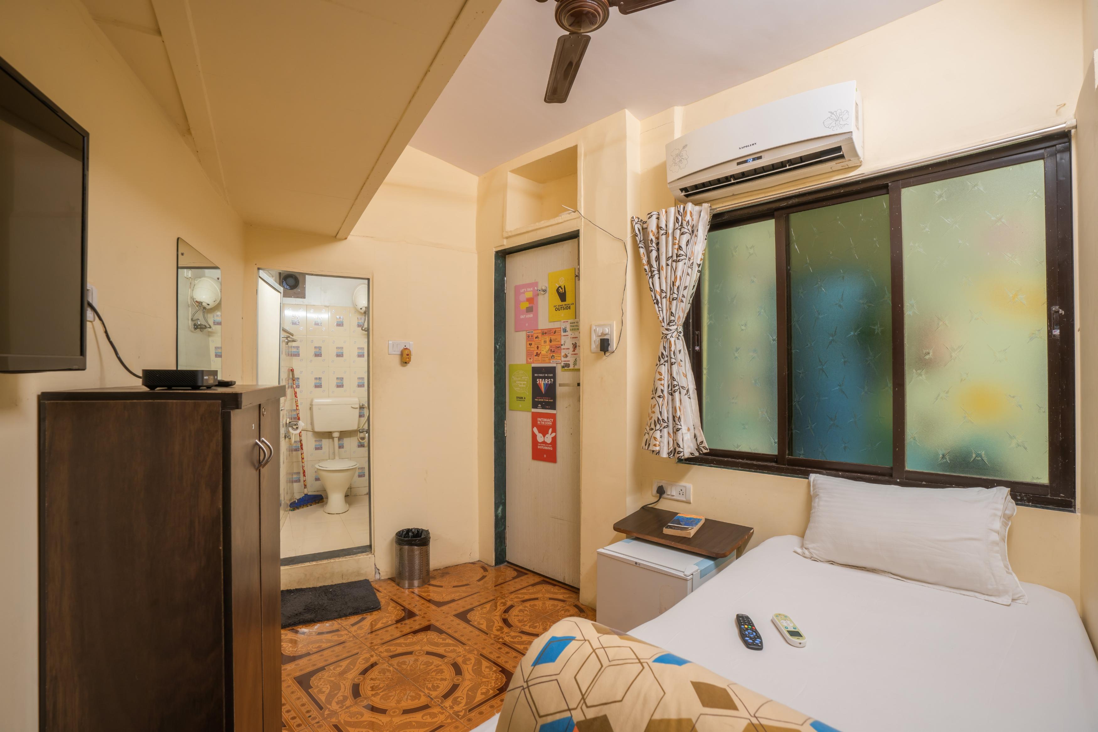 Zostel Mumbai Room Type - Single Bed Private room