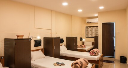 Zostel Mumbai Room Type - A bed in a 4 Bed Mixed Dorm | Single Bed | Shared attached washroom