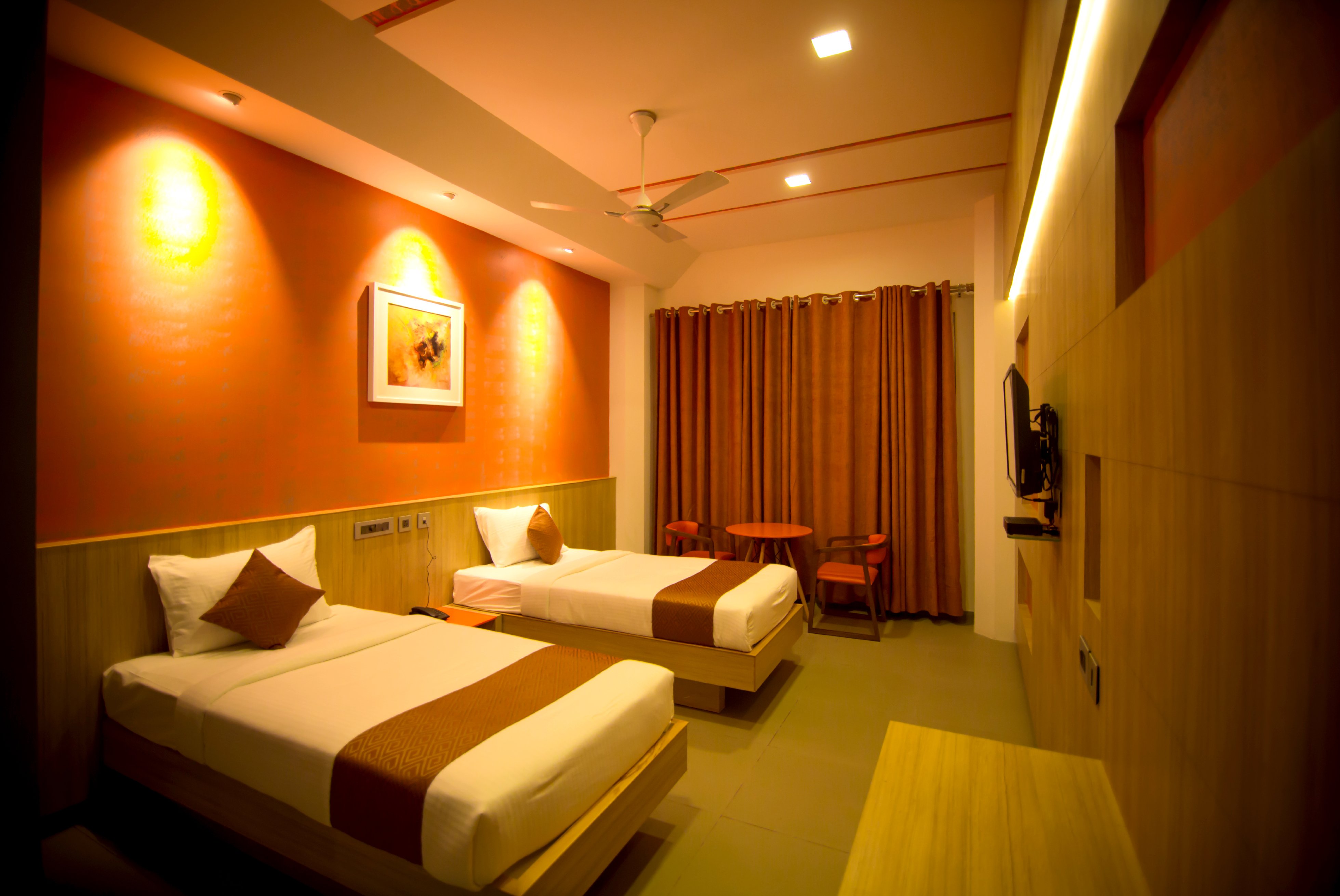 Hotel Madhava Inn Room Type - Deluxe Room