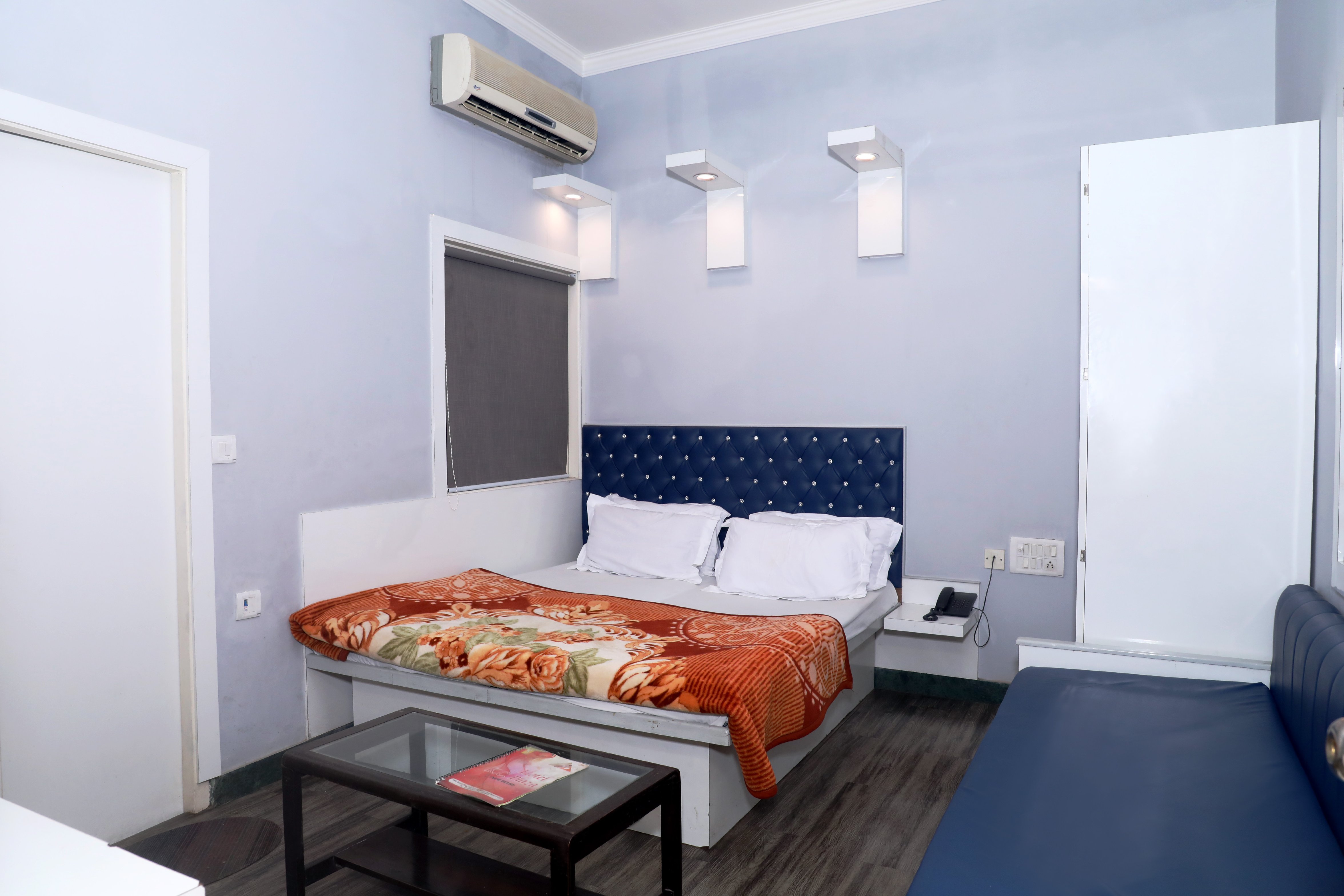 K C Plaza Room Type - triple bed with wifi