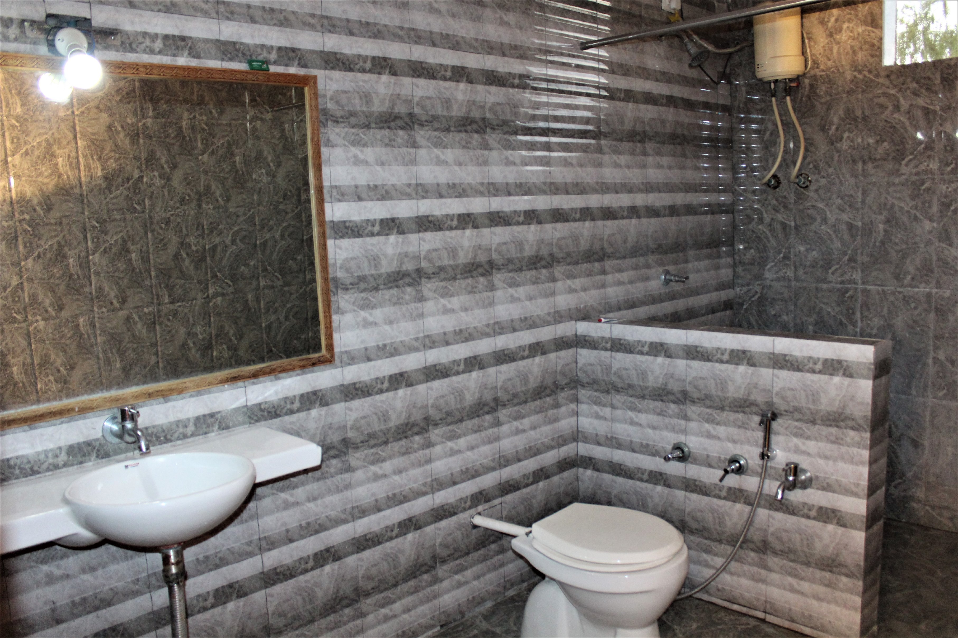 Hotel New Janpath - Tap to explore photos