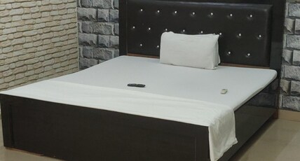 EVERGREEN GUEST HOUSE Room Type - Double Bedroom AC
