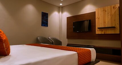 Hotel Abhinandan Jewell Room Type - Deluxe (AC)