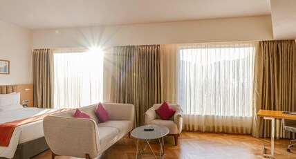 Novotel Vijayawada Varun Room Type - Premier Room - Queen Bed