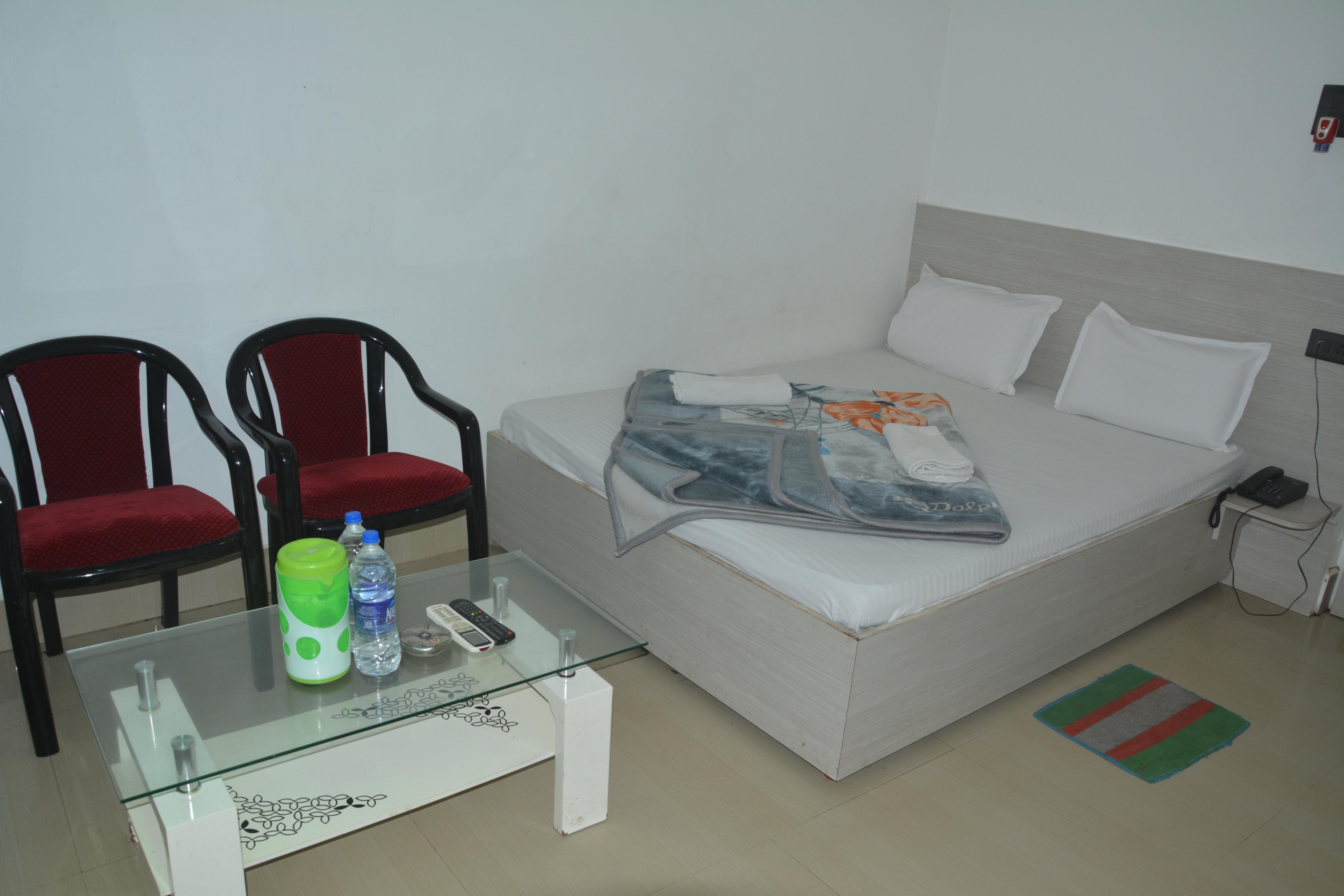 Vinayaka Palace Room Type - DOUBLE BED AC
