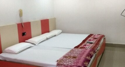 Vinayaka Palace Room Type - TRIPLE BED AC