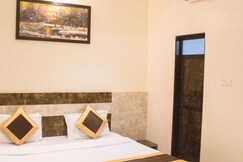 HOTEL EMBASSY GRAND