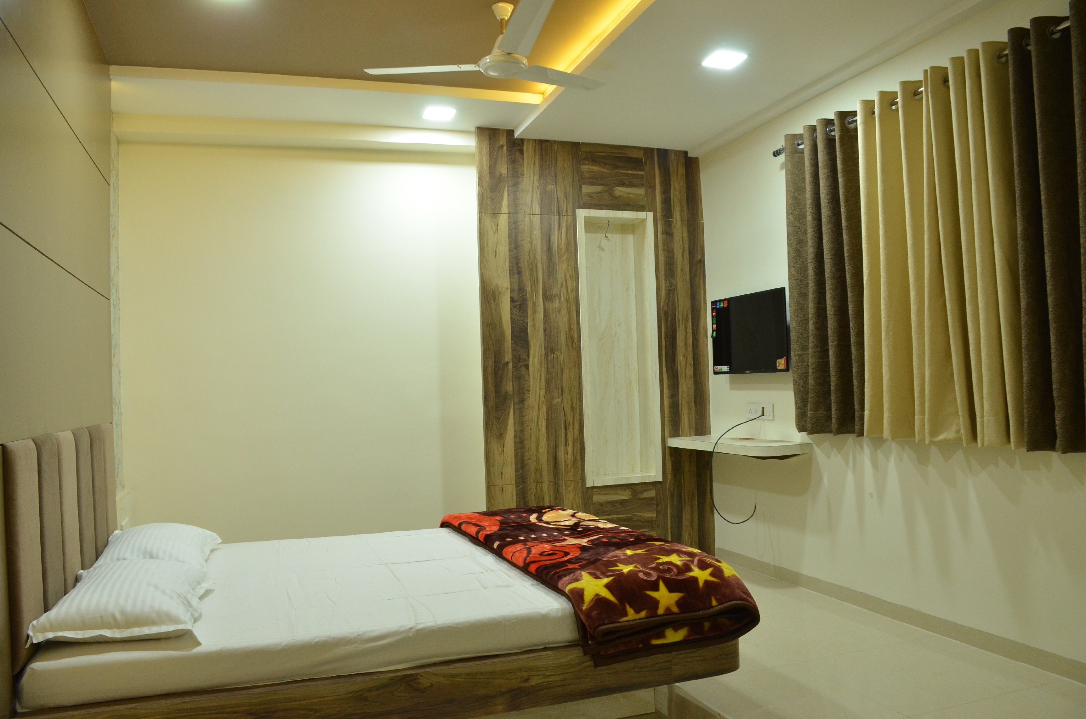 Kanha Regency Room Type - Deluxe room