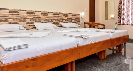Hotel Wins Room Type - 3 Bed Standard A/C
