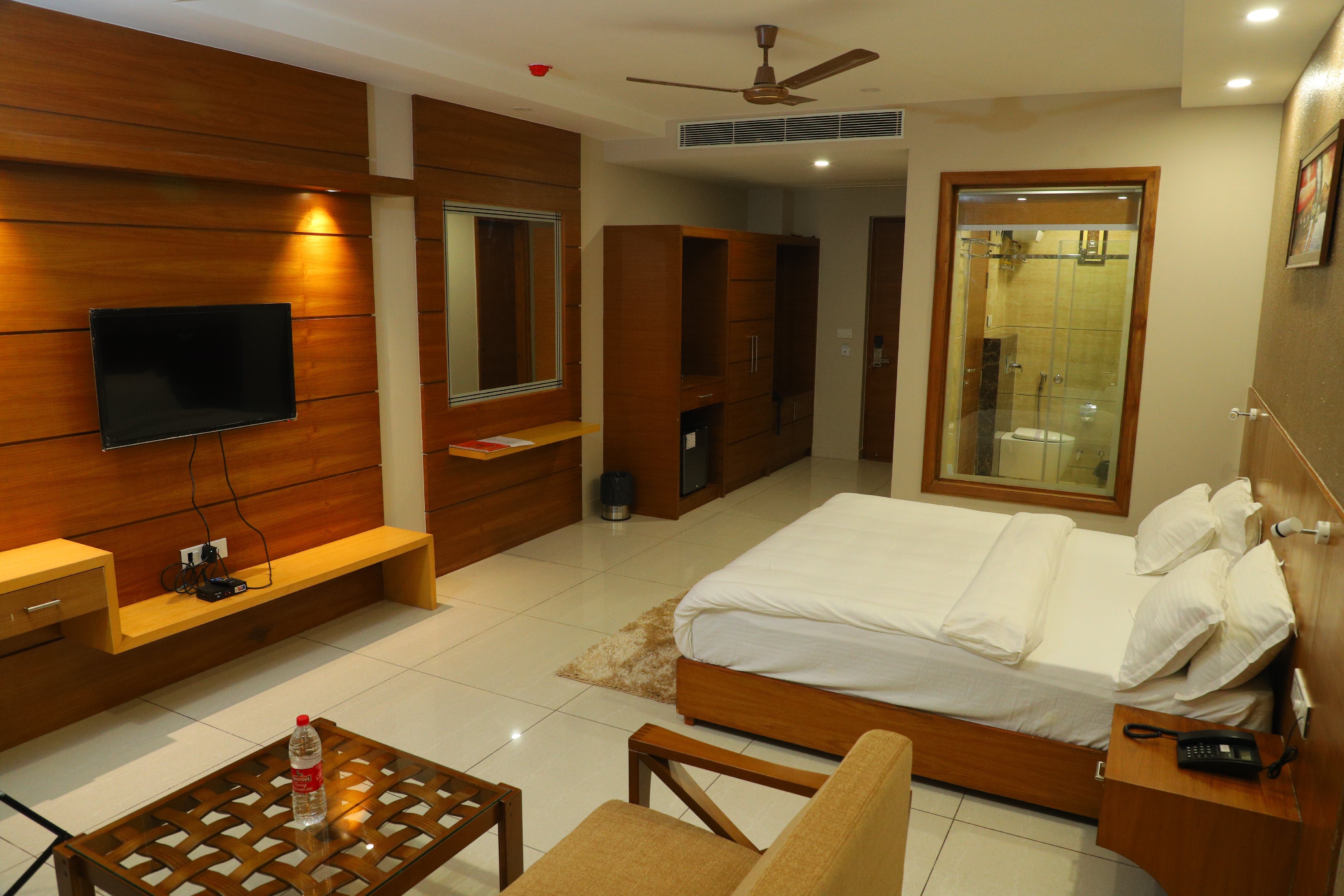 Hotel Royal Hillton - Tap to explore photos