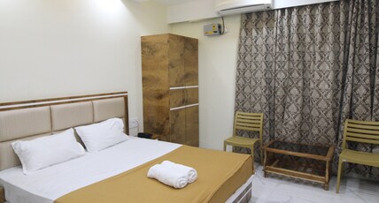Green Arc Homestay Room Type - Deluxe Non Ac room