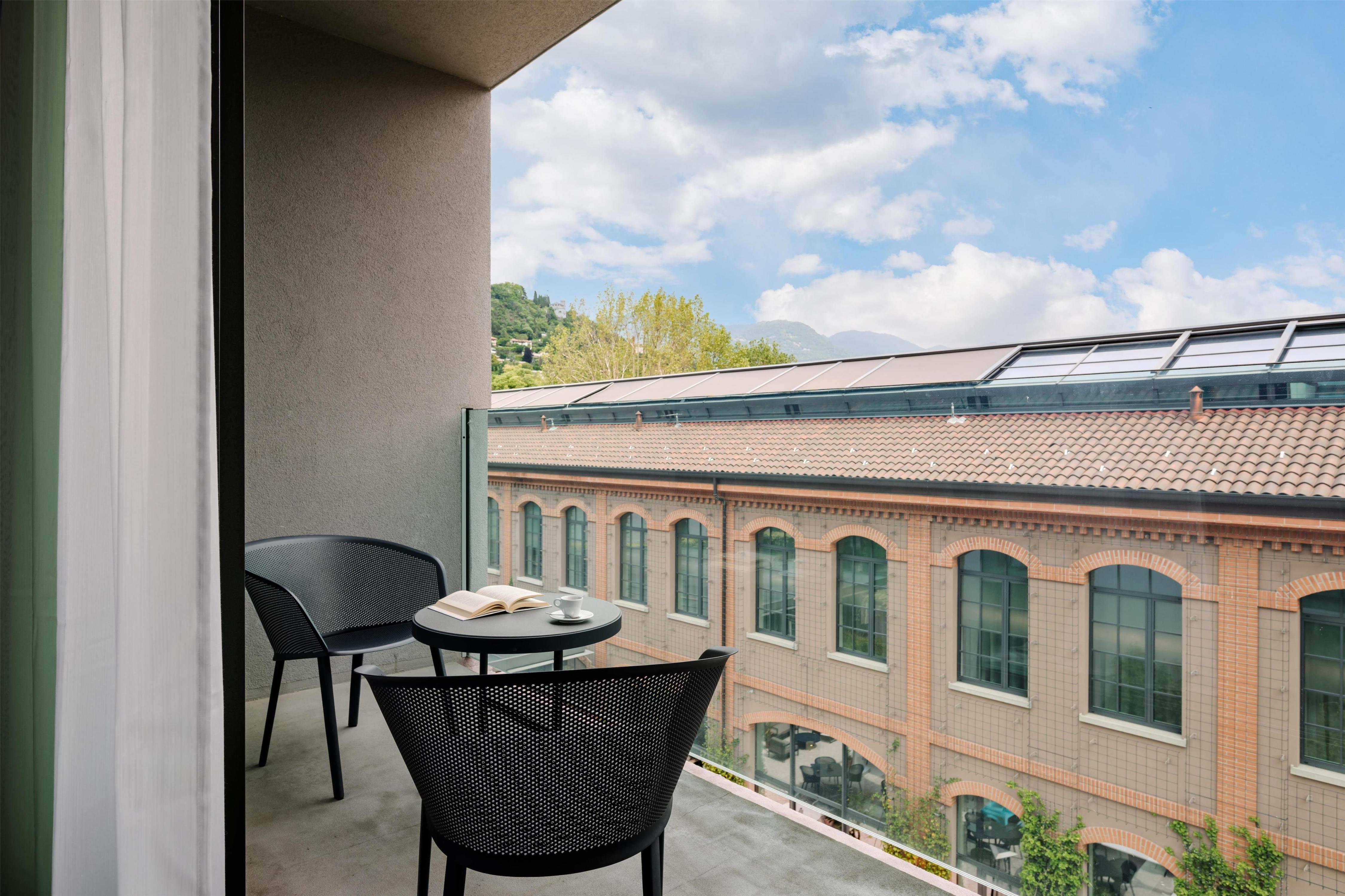 Hilton Lake Como Room Type - KING DELUXE PATIO BALCONY