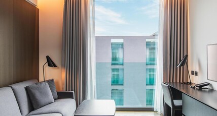 Hilton Lake Como Room Type - LAKE VIEW SUITE W  BALCONY