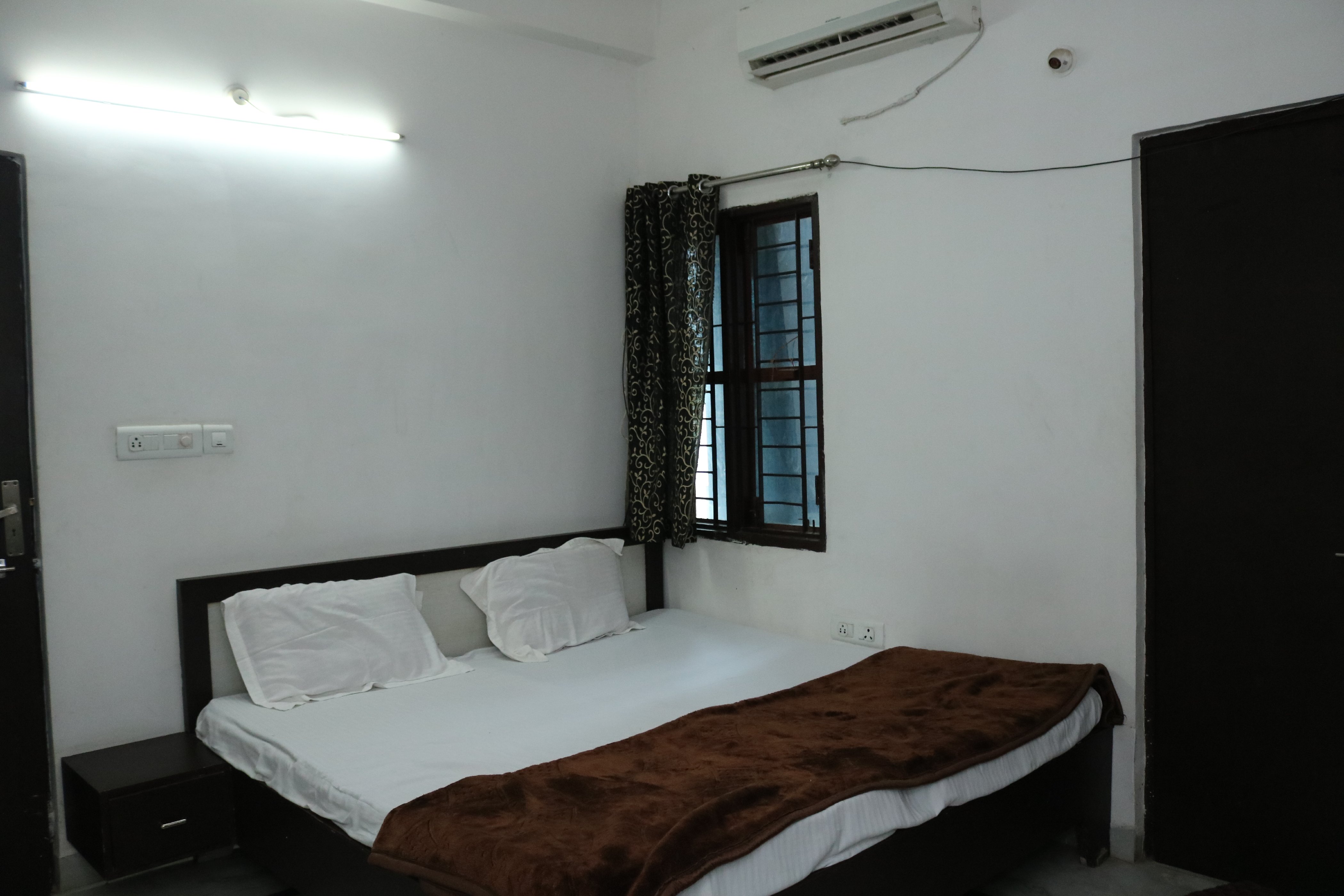 raju bhai amar hotel - Tap to explore photos