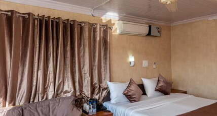 Hotel Grand Boulevard - Dal Lake View Room Type - Executive Heritage Room Hotel Grand Boulevard - Dal Lake View Room Type - Executive Heritage Room