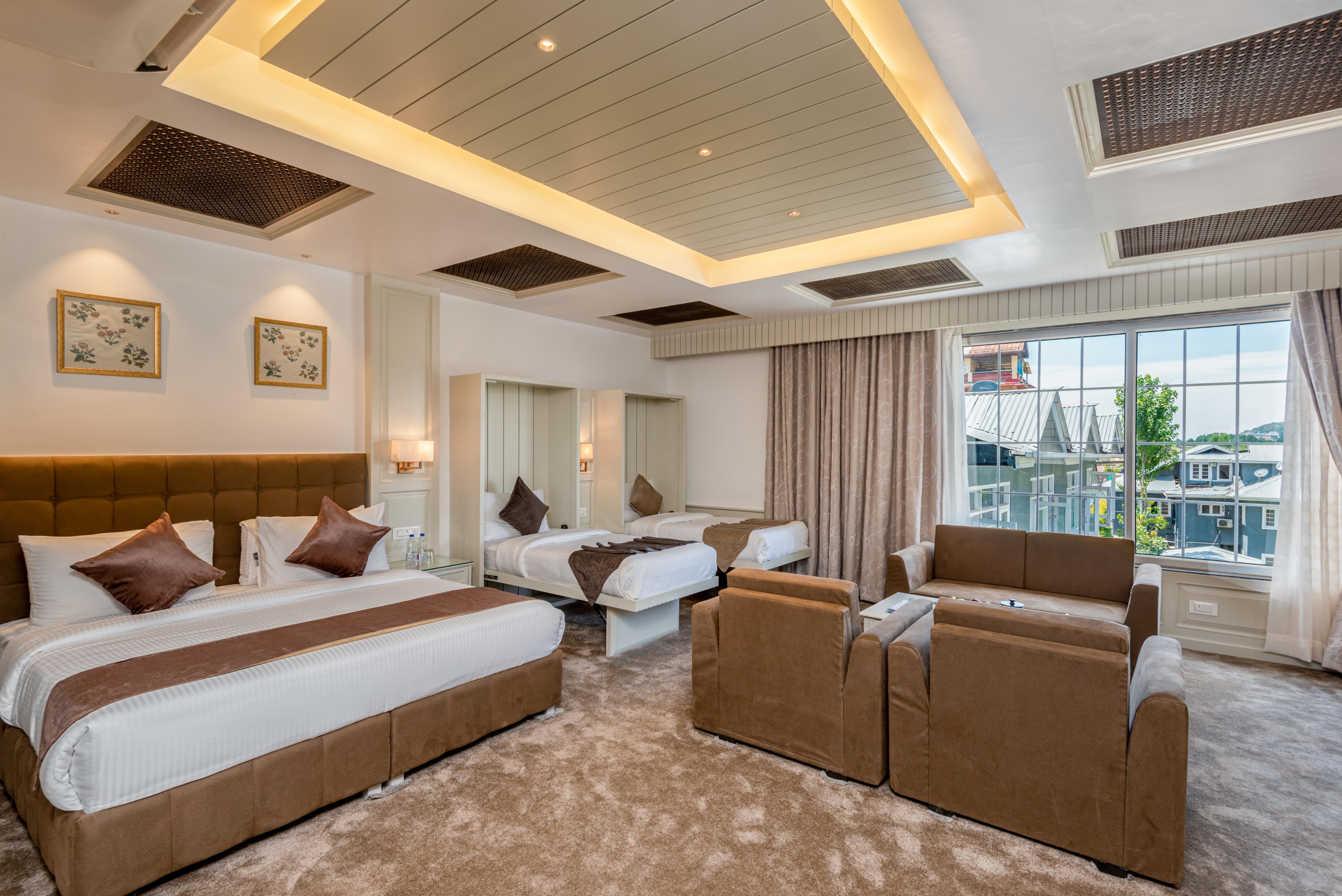Hotel Grand Boulevard - Dal Lake View Room Type - Luxury family Studio