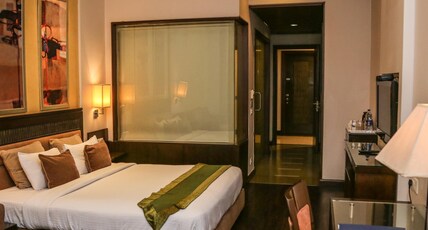 Hotel Western Court Panchkula Room Type - Grand Deluxe Room With Bathtub