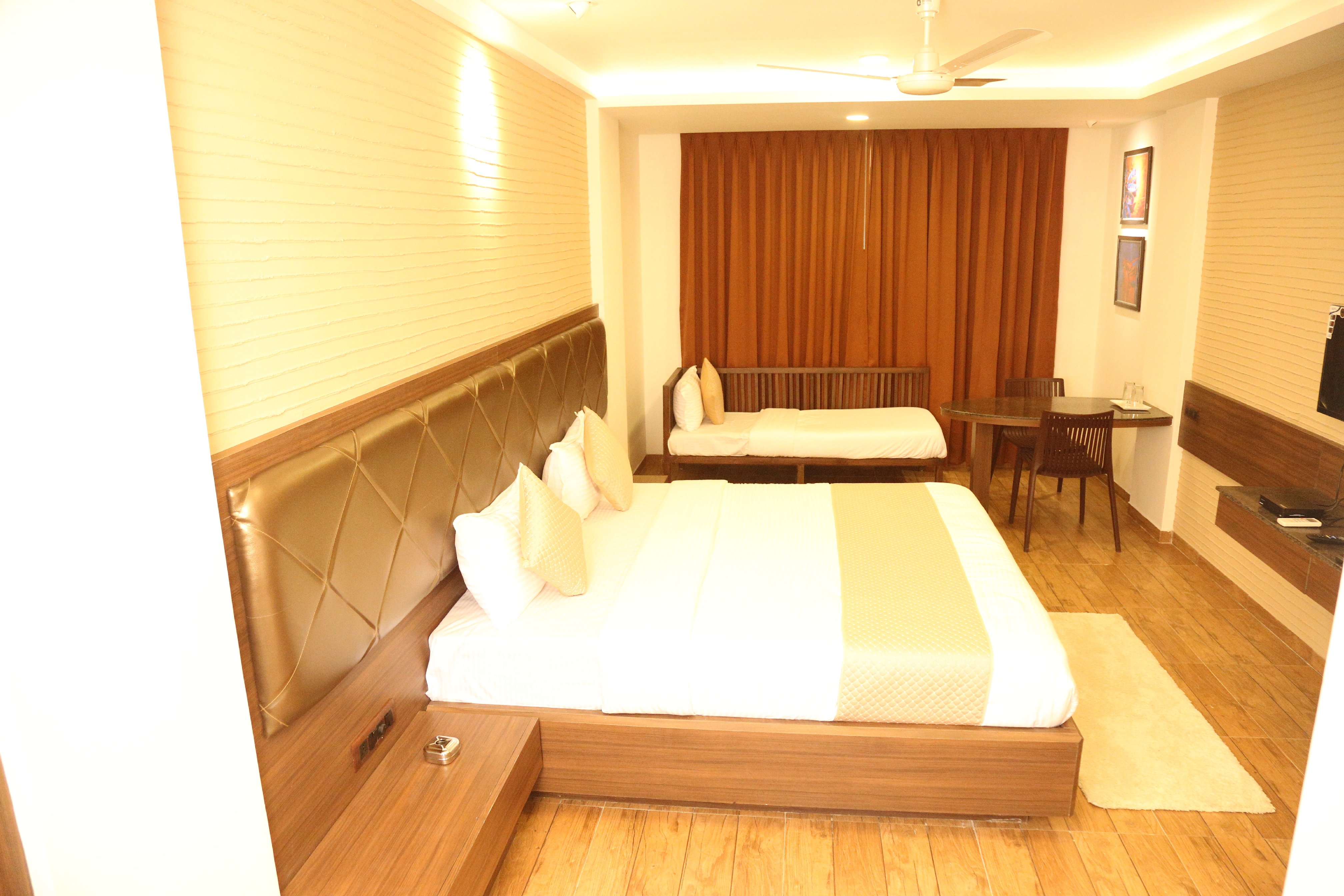 Hotel Royal Square Room Type - Classic 3x Ac Room