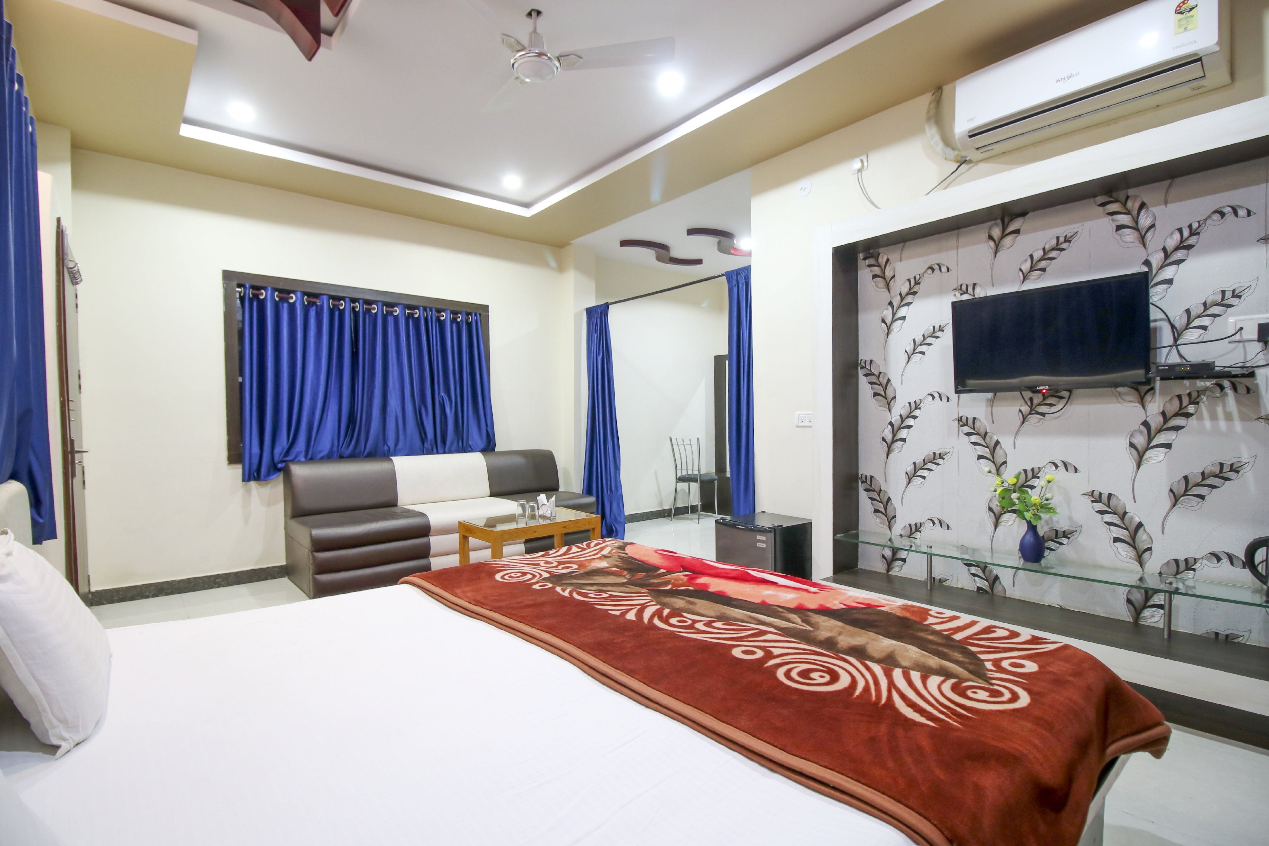 Hotel Yash Palace - Tap to explore photos