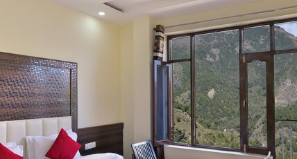 Hotel Hillora Mcleodganj Room Type - Super Deluxe With Balcony - Mountain View