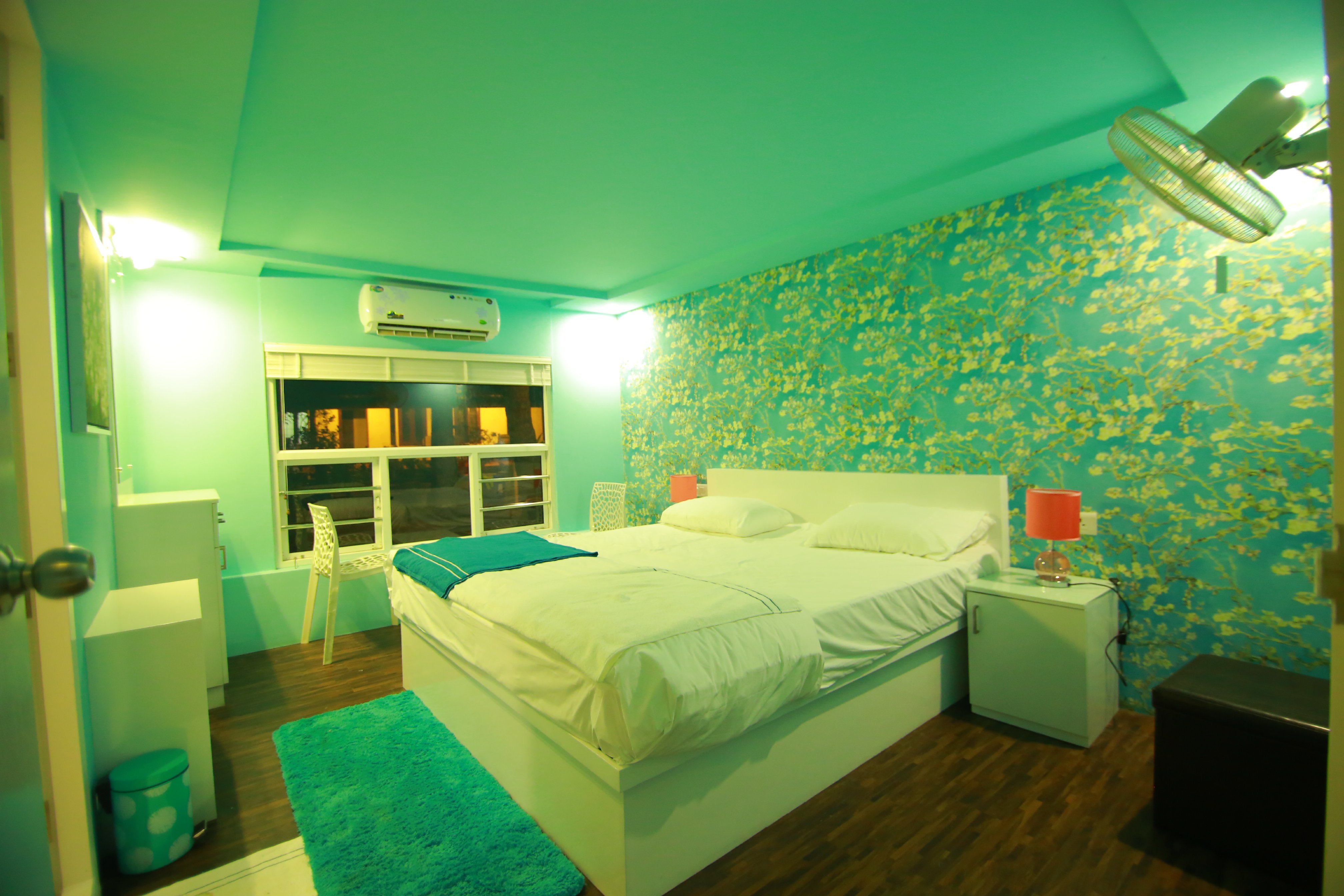 Kerala Luxury HouseBoat - Tap to explore photos