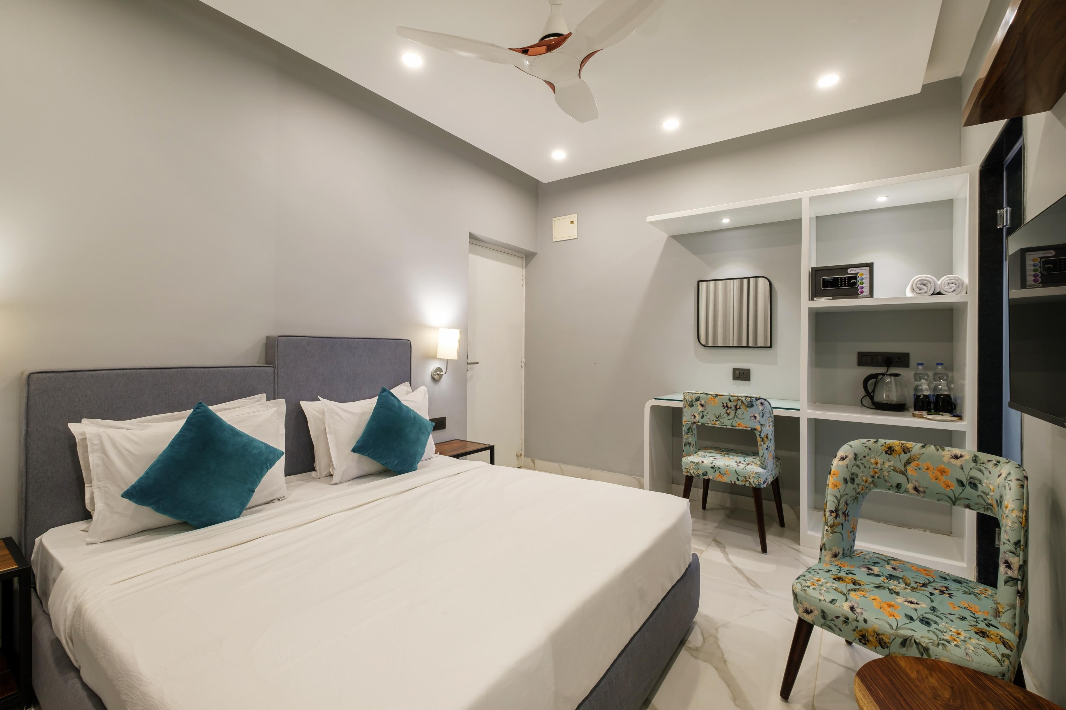 Moustache Jaipur | Hostel & Rooftop Bar Room Type - Superior Double Room With Bathtub