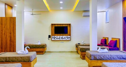 Hotel Vatika Inn By Travinities Room Type - Ninefold Room